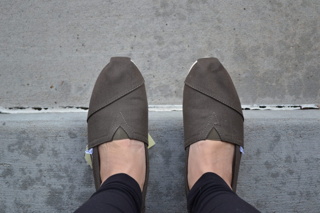 toms-olive-canvas