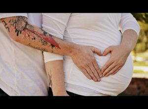 Hand Hearts on the belly - maternity photo ideas